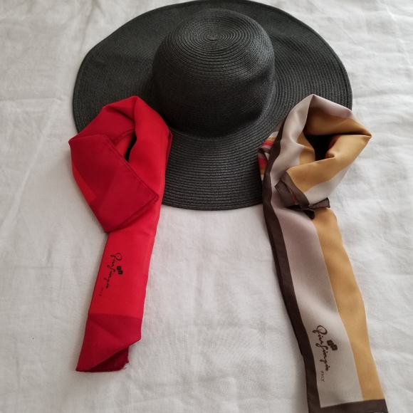 NWOT Pier Giorgio Italian Scarves - Picture 2 of 9